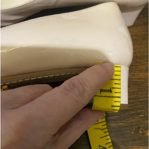 Prada Beige Patent Leather Bow Pointed Toe Kitten Block Heels Classic Quite Lux - Picture 11 of 16